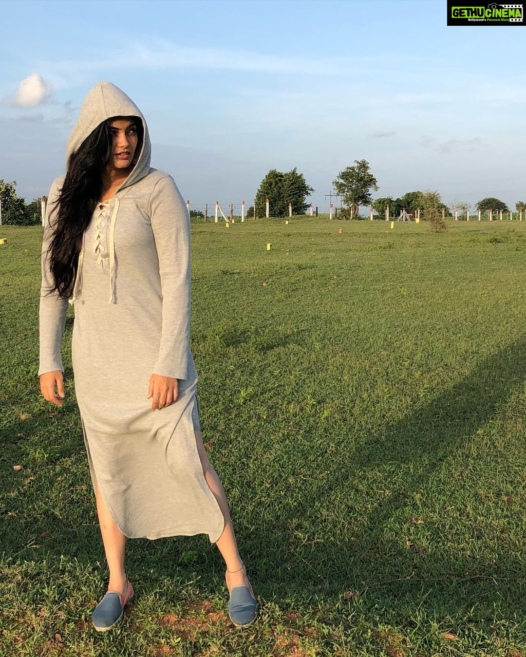Kalpika Ganesh Instagram - Be it a Rainy Sunny Gloomy or a Serene Day It’s the Environment that defines us So let’s preserve and nurture the nature so that we can have a better future Happy World Environment Day🌴 #worldenvironmentday2021 #nature #preserve #nurture #rainy #sunny #gloomy #serene #growplants #savetrees