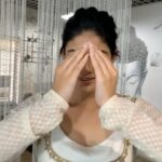 Kalpika Ganesh Instagram - Huge shout out to my team here @_anita_priya for convincing me with how this pretty white Anarkali would look flawless @makeupbykrishnaveni whose hair n make up looks just does not stop enhancing my features Dress courtesy by @nikh_shis Earrings by @the_jewel_gallery Location courtesy @agratasalon #anarkali #gharmorepardesiya #aliabhatt #kalank #bridal #bridalanarkali #cream #white #golden