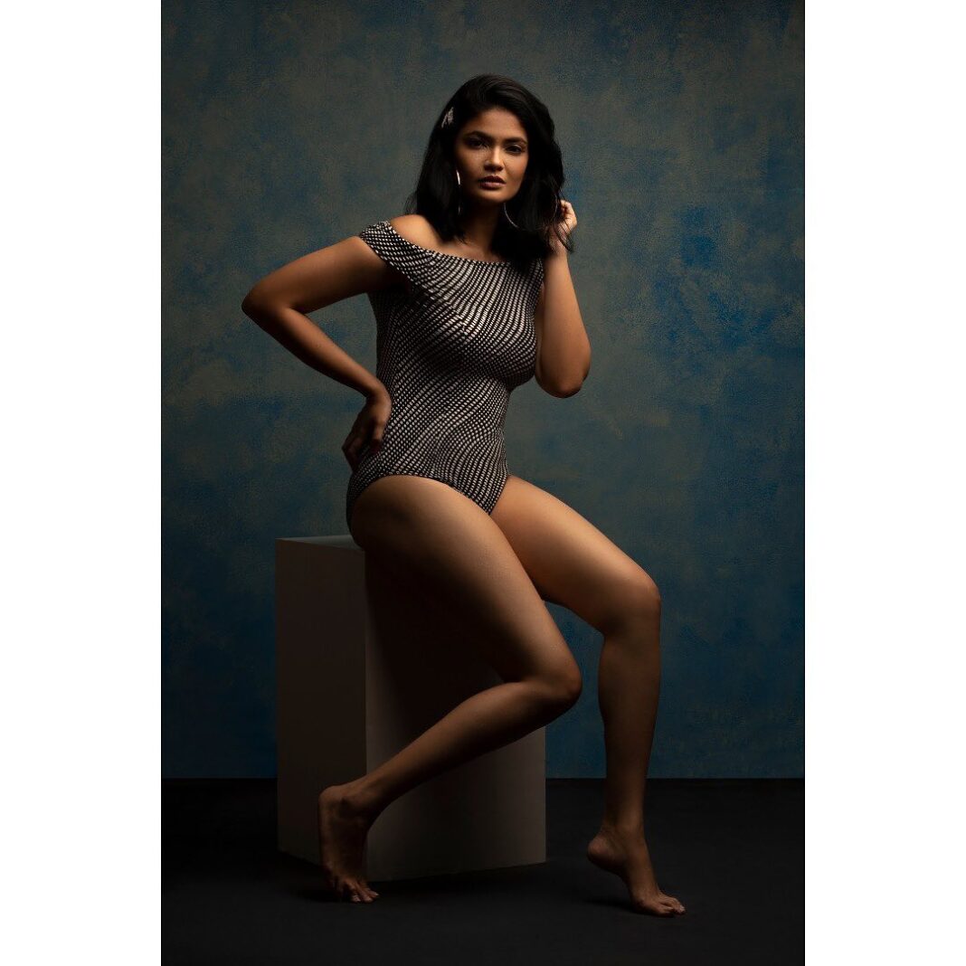 Kalpika Ganesh Instagram - The eye is always caught by light,
But shadows have more to say
๐ค๐ค
๐ธ @shareefnandyala
MUH @pranathibandi
#blackandwhite #bnw #lights #shadows #lightsandshadows Kalpika Ganesh Instagram - The eye is always caught by light, But shadows have more to say ๐ค๐ค ๐ธ @shareefnandyala MUH @pranathibandi #blackandwhite #bnw #lights #shadows #lightsandshadows