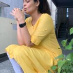 Kalpika Ganesh Instagram - WAH TAJ!! Attitude is what can be a game changer Be it any profession or field don’t forget to be real and cherish the human inside you Coz that defines you and eventually will lead you to heights💛🤍 #positivevibes #saturdayvibes #yellow #summerhair #summer #summeroutfit #comfortfirst #highponytail #noedit #nofilter