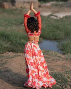 Kalpika Ganesh Instagram - Floral🍁🌸🍂🌺
ALE

Living mermaid 🧜‍♀️ 
 
Label @baaswinivarmalabel 
Make over @makeupbykrishnaveni 
Freezed by @karteeksivagouni 

#red #floral #summerlook #ootd #opening #mermaid #backless #kalpika #2021