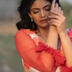 Kalpika Ganesh Instagram - Floral🍁🌸🍂🌺 TRES Label @baaswinivarmalabel Make over @makeupbykrishnaveni Freezed by @karteeksivagouni #red #floral #summerlook #ootd #opening #sunset #potrait