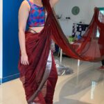 Kalpika Ganesh Instagram – StylingDiaries

For saree look of the promotional song of @sitaontheroad_telugu_movie how @krishnashanthim always gives unique options and combinations to make sure the maker is satisfied 
@_anita_priya @makeupbykrishnaveni giving it their best by capturing all details from every angle🤗🤗
Watch the film now on @zee5premium @zee5 @zee5apac @zee5africa @zee5cac @zee5_europe 

#sotr #sitaontheroad #velliponiseethani #zee5premium