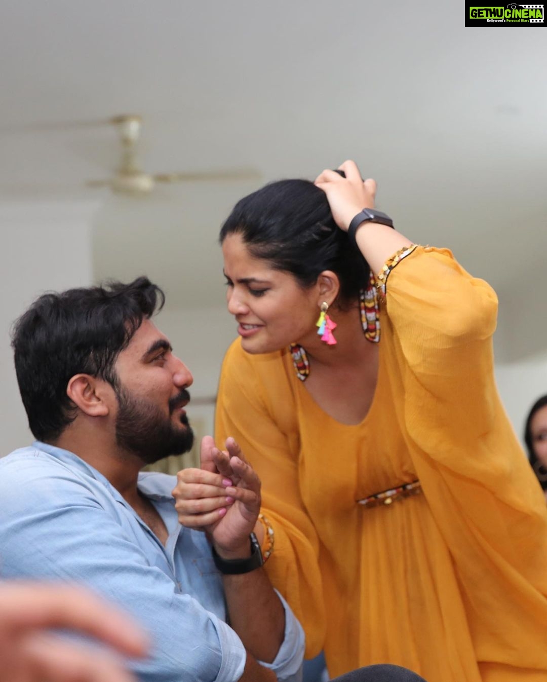 Kalpika Ganesh Instagram - First from last to wish you a warm and happiest bday How can one be a perfect package of full of patience/ laughter/ 2am friend/ partner in crime/ super creative/ talented/ dreamer/ pakka dramebaaz when it come to films and Shahrukh and the list can go more long.. look how precious you make mine and everyone’s bday around me so tasty and special from your one and only new venture @wanderlustbakessocial can’t wait for your baby to flourish and make every one more proud and happy about this.. you are a giver in lot of ways And the universe is giving back to you in loads of bits n pieces wait for the puzzle to take a full form that’s it.. You are special remain that.. mere mom ka pair chuna math bhoolna Sorry if u don like your pics I like me in it 🤪 Sending you loads of strength and positivity now n forever Happy Birthday @malik_lalani ❤️