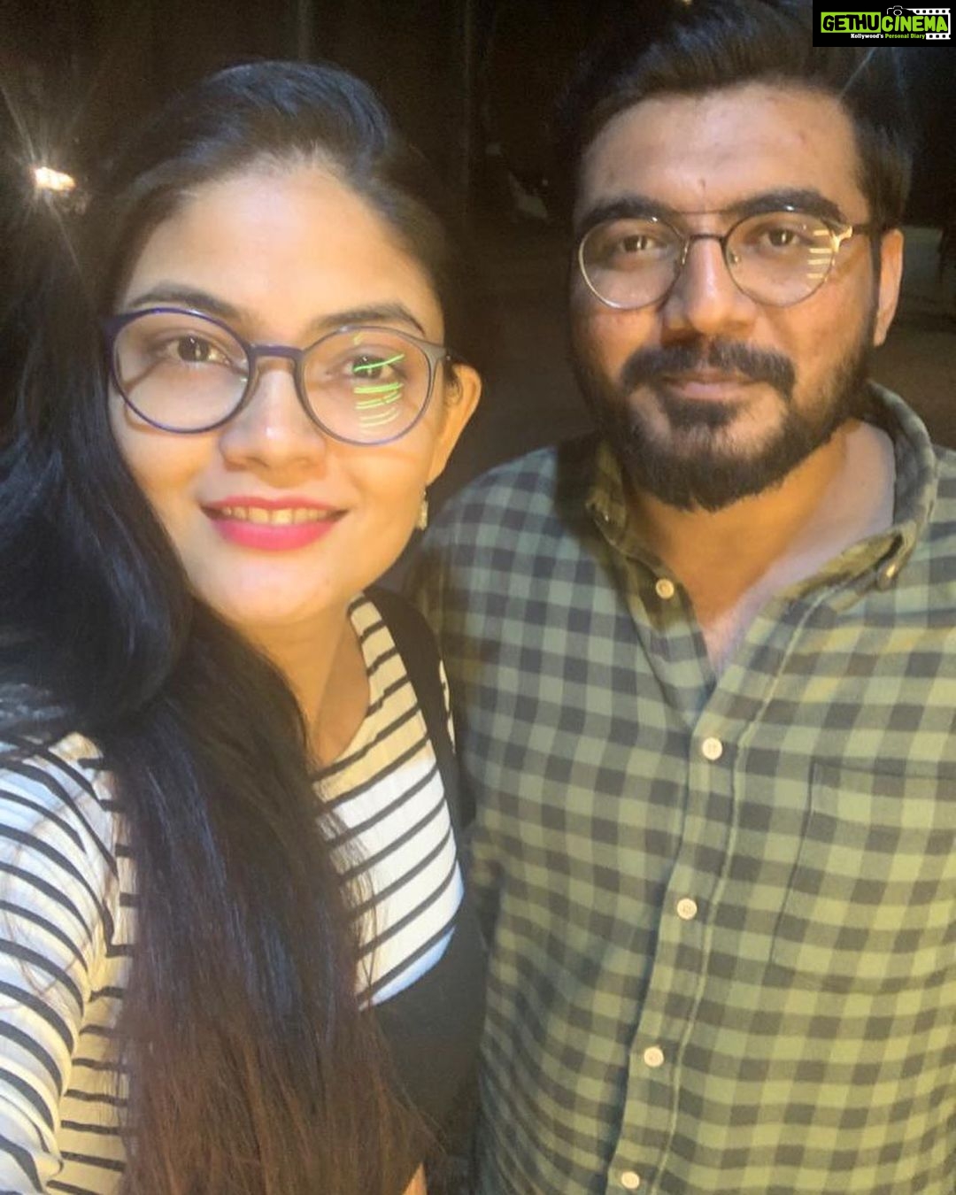 Kalpika Ganesh Instagram - First from last to wish you a warm and happiest bday How can one be a perfect package of full of patience/ laughter/ 2am friend/ partner in crime/ super creative/ talented/ dreamer/ pakka dramebaaz when it come to films and Shahrukh and the list can go more long.. look how precious you make mine and everyone’s bday around me so tasty and special from your one and only new venture @wanderlustbakessocial can’t wait for your baby to flourish and make every one more proud and happy about this.. you are a giver in lot of ways And the universe is giving back to you in loads of bits n pieces wait for the puzzle to take a full form that’s it.. You are special remain that.. mere mom ka pair chuna math bhoolna Sorry if u don like your pics I like me in it 🤪 Sending you loads of strength and positivity now n forever Happy Birthday @malik_lalani ❤️