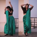 Kalpika Ganesh Instagram – Frills Folds and Layers
💚🖤

#saree #customised #sunset #terrace