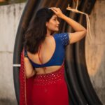 Kalpika Ganesh Instagram - A lil more light to Miss Jwala❤️💙 #profile #backpose #quirky #smile #sunsets_captures #red #mirrorwork