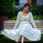 Kalpika Ganesh Instagram – PURE🤍

Styling @_anita_priya 
Make up and hair @makeupbykrishnaveni 
Earrings @the_jewel_gallery 
Wearing @nikh_shis 
Clicked by @valmikiramuphotography 

#white #pure #anarkali #jhumki #divine