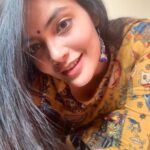 Kalpika Ganesh Instagram - Ofcourse I’m obsessed with my long hair #flashbackfriday #longhair #selfmakeup #bindi #purple #print #printdesign #timerclicks #selfie #shotoniphone #appleiphone
