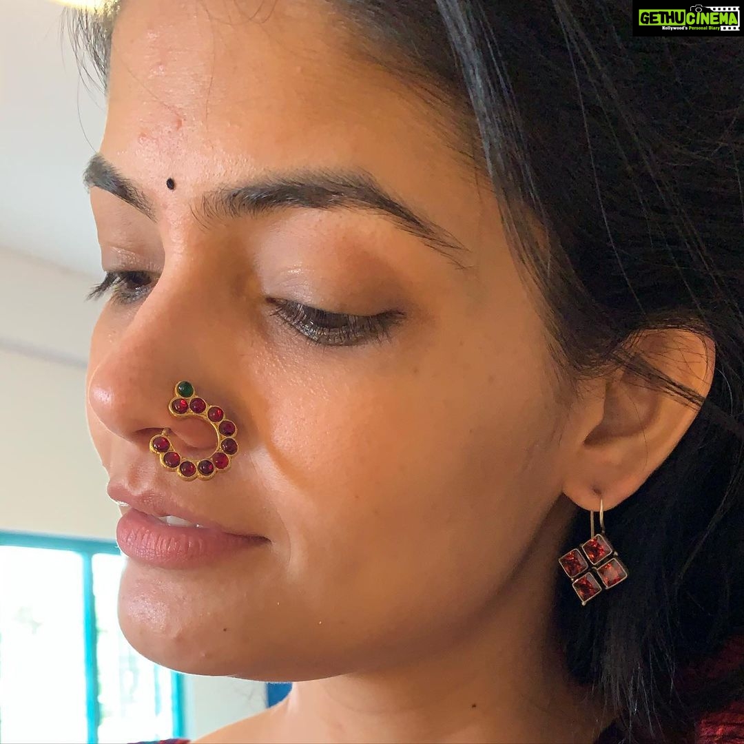 Kalpika Ganesh Instagram - ❣️ It’s all in the details❤️ Styling diaries by @krishnashanthim for @sitaontheroad promotional song coming soon!! #goodnight #stylingdiaries #nomakeup #nofilter #noedit #phoneclicks #shotoniphone #sitaontheroad #promotionalsong