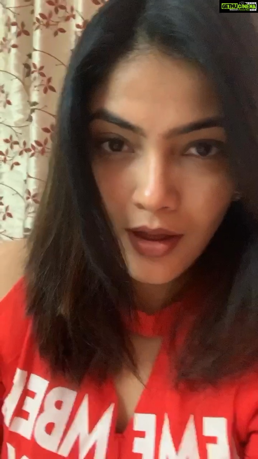 Kalpika Ganesh Instagram - When my hair is perfectly done by @marieclairesarathcitymall for an evening .. would prefer flaunting in my style