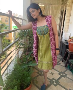 Kalpika Ganesh Instagram - All that matters is today
Leaving your past behind
Dusting off the odds gracefully
Starting it all fresh 
And a better perspective 💚💗