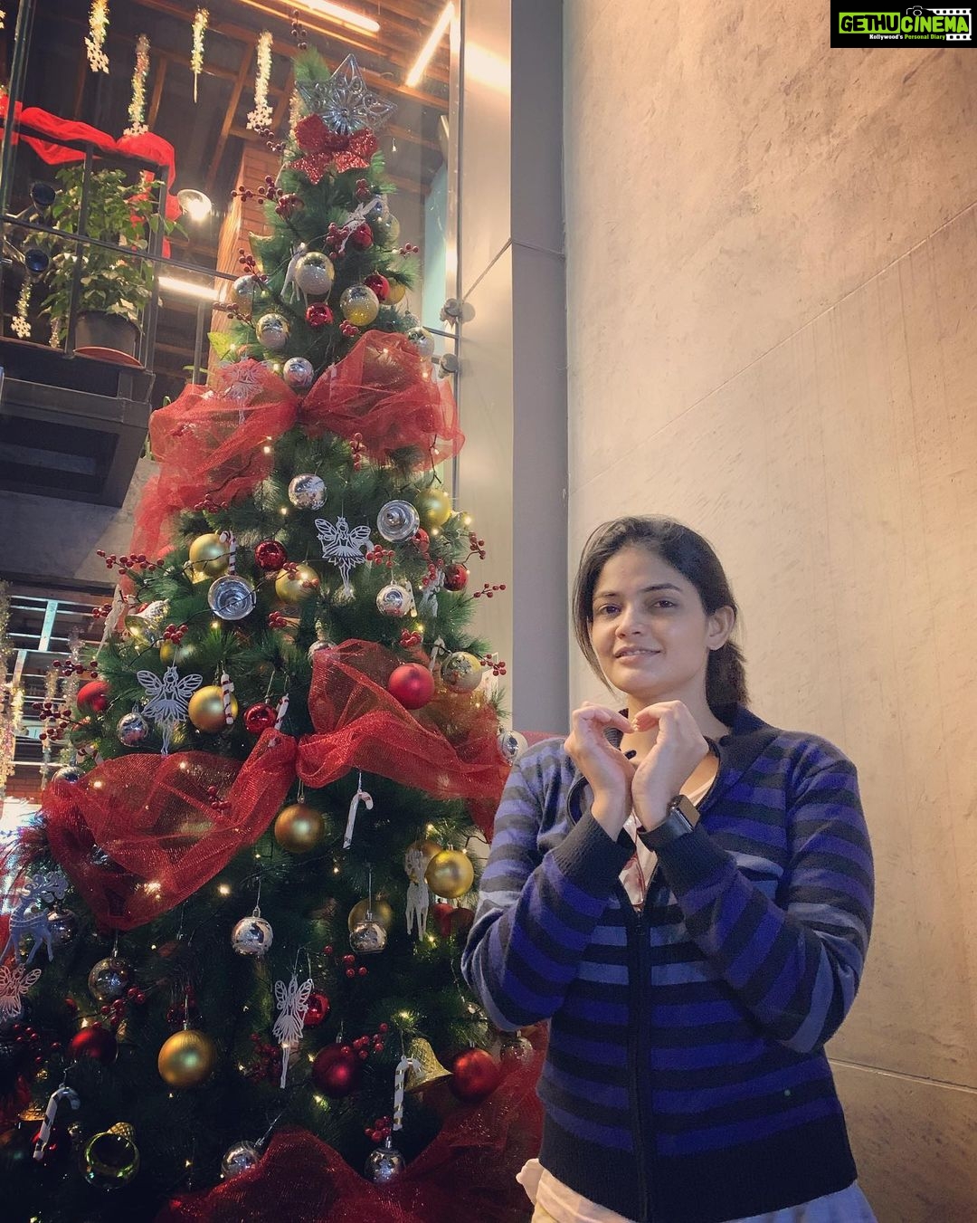 Kalpika Ganesh Instagram - So what if I cannot decorate a Christmas tree for myself I can still send much love to all the new beginnings Merry Christmas 🌲 Good Vibes Only Cafe