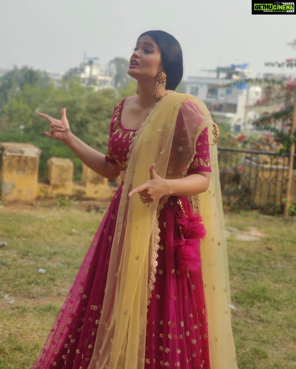 Kalpika Ganesh Instagram - Nannu anousranga gelkuthe AIPOTHAAV Logic lekunda matladthe ALSIPOTHAAV Chetha commentlu msglu pedthe PAARIPOTHAAV Good morning lu good nightlu chepthe BLOCKAIPOTHAAV Adviclu isthe BHASMAIPOTHAAV Reels videos memes pamputhe RESTRICTAIPOTHAAV Anosranga me pics videos lo tag chesthe REPORTAIPOTHAAV Nonsense pages create chesthe nA INSTA FAM tho AIPOTHAAV Chakkaga productive ga msg pedthe UNTAAV #kalquotes #kalpika #iamkalpika #happydeepavali #2022 #lakshmi #maata #dontmesswithme #writerinme