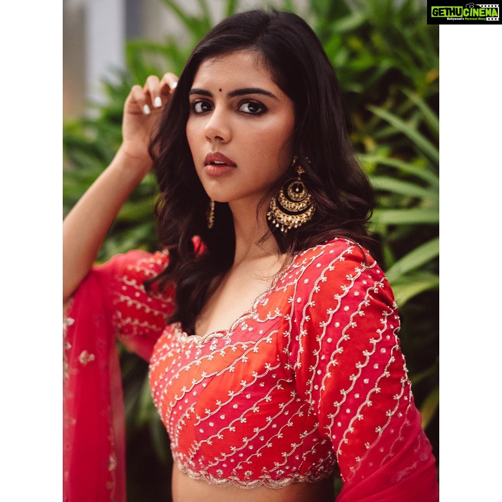 Kalyani Priyadarshan Instagram - ✨✨✨ Shot by @rango_08 Styled by @shruthimanjari Wearing @paulmiandharsh Jewelry @kalyanjewellers_official