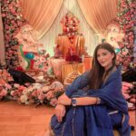 Karishma Kotak Instagram – Beautiful Darshan as always at @rajivadatia home!! My annual trip to see Bappa!! Just stunning!