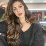 Karishma Kotak Instagram – Big bouncy hair and great skin @111skin a la @touchhairstudio_