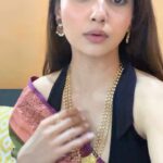 Kashmira Pardesi Instagram - शुभ दिपावली! 🪔 Wearing my grandmother’s Jewellery, having my brothers around all the time, Shadaab making laddoos,laughter and light everywhere. This time of the year just flies 🚀 Wish you all a very happy Diwali. May light, hope and happiness shine on everyone ♥️✨ Ps - it’s my baby’s first Diwali 🐶🧿