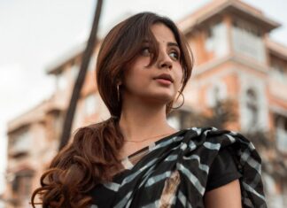 Kashmira Pardesi Instagram - With the love, courage, and grace - slay your demons ✨#happydussehra #happyvijayadashami Photography @thepratikbankar Make up @sandybeauti Styled by @mehandi7_ Outfit by @zarijaipur @vblitzcommunications x @3rdeyeblindprod