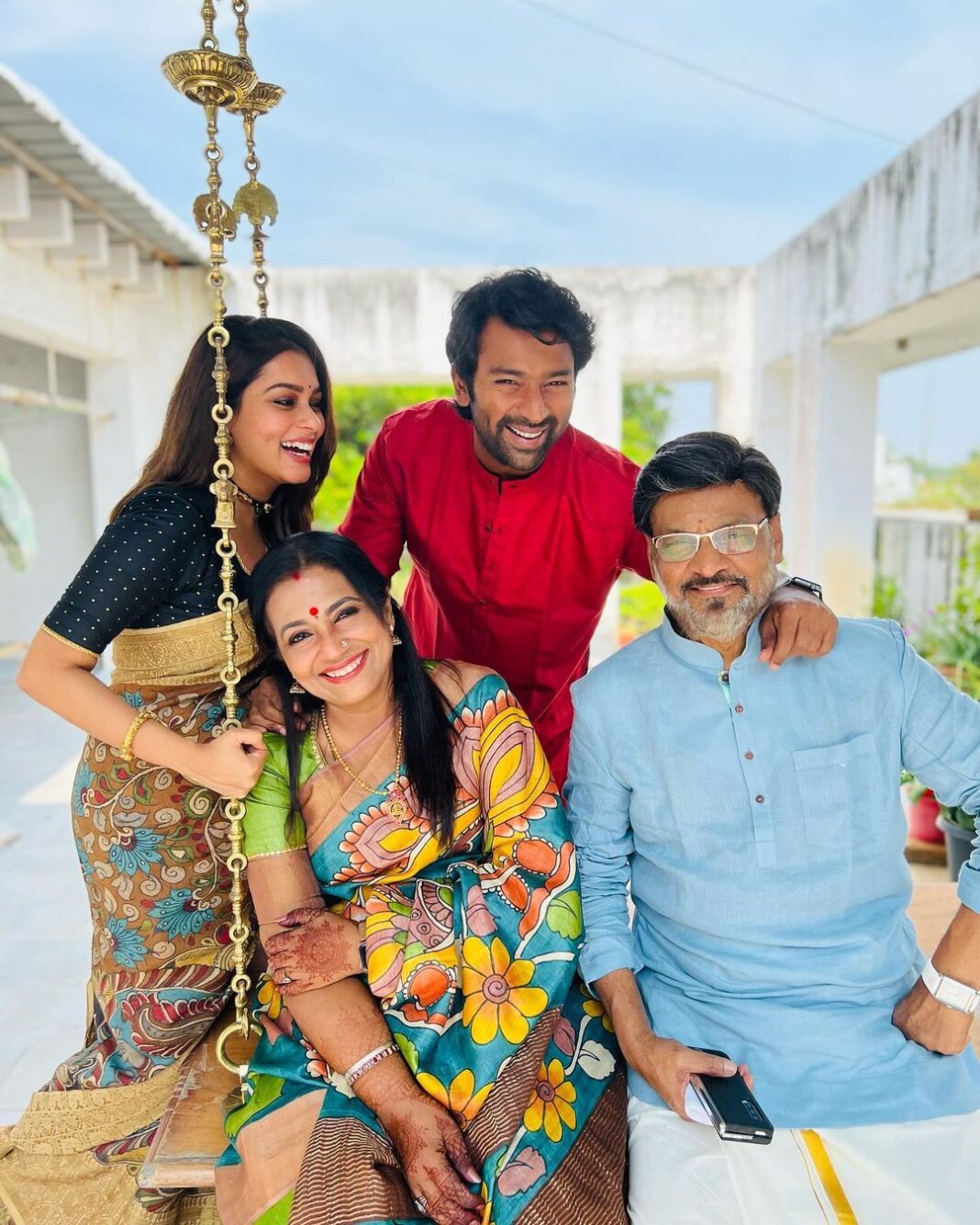 Keerthi shanthanu Instagram - உங்களுக்கும் உங்கள் குடும்பத்தினருக்கும் , இனிய தீபாவளி நல் வாழ்த்துக்கள் 🪔🎉
#happydiwali #diwali #familydiwali #instagram #instagood #insta #instadaily #instamood #instadiwali #diwalioutfit #ootd #diwalicelebration #diwalifamilyphoto Keerthi shanthanu Instagram - உங்களுக்கும் உங்கள் குடும்பத்தினருக்கும் , இனிய தீபாவளி நல் வாழ்த்துக்கள் 🪔🎉 #happydiwali #diwali #familydiwali #instagram #instagood #insta #instadaily #instamood #instadiwali #diwalioutfit #ootd #diwalicelebration #diwalifamilyphoto