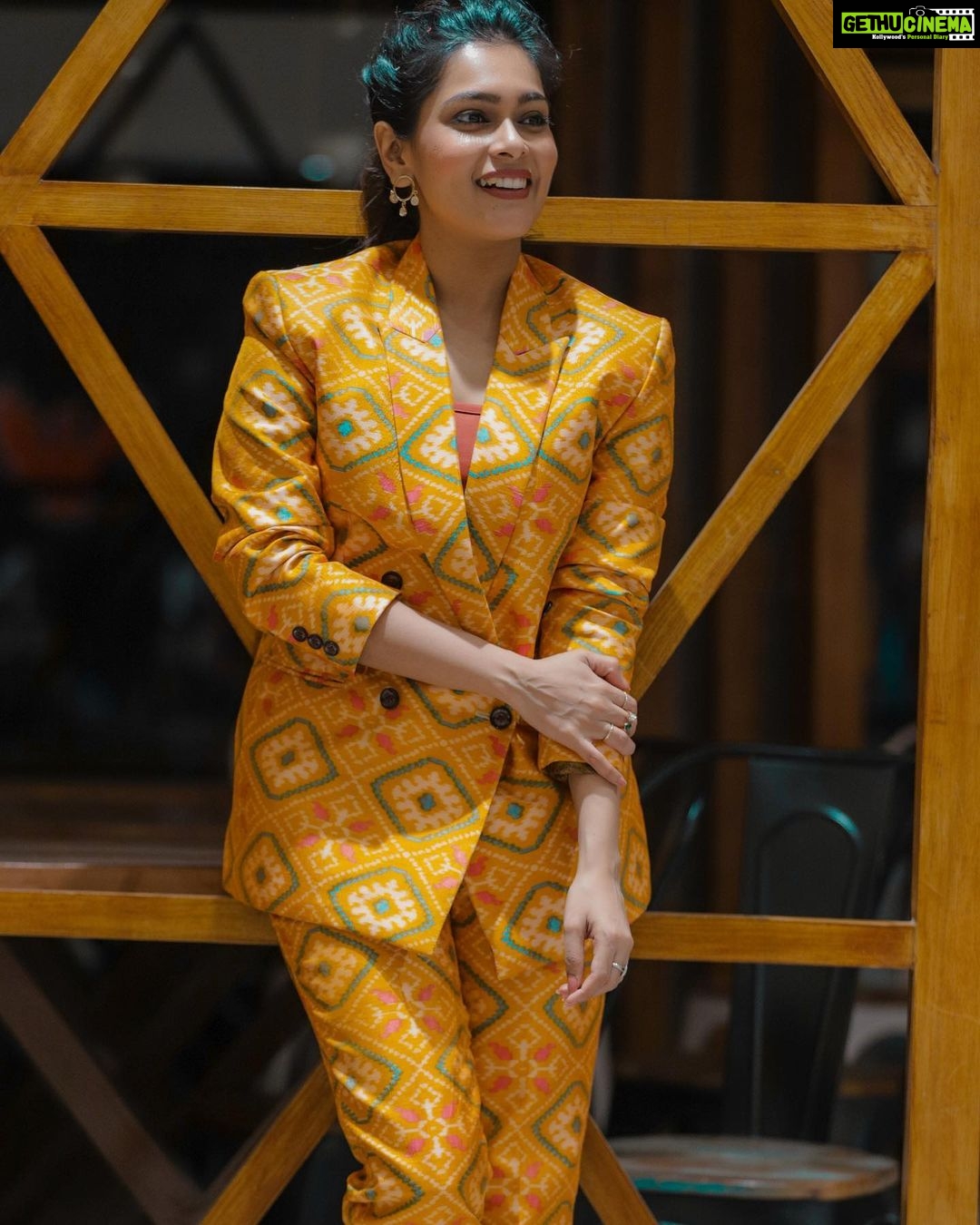 Keerthi shanthanu Instagram - Suit upπ₯ For #natchathiramnagargiradhu Audio launch! Thank u & Best wishes team @neelam_productions @yaazhifilms @donglijumbo Outfit : @_.rubeenavogueofficial._ @rubyafroz80 π₯ Stylist : My all time favourite @rajianand π₯ Quick shots by @theyashstory hairdo : @vama_moirangthem #host #onstage