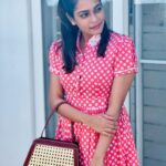 Keerthi shanthanu Instagram - I like clothes that are Cute & comfy 🥰 and this one is from @musky_wardrobe 😍 Thank u @smrithi_sathish 👍 Handbag : @taupe.handmade 🤎 #cute #comfy #60sfashion #dresses #vintage