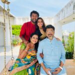 Keerthi shanthanu Instagram – உங்களுக்கும் உங்கள் குடும்பத்தினருக்கும் , இனிய தீபாவளி நல் வாழ்த்துக்கள் 🪔🎉

#happydiwali #diwali #familydiwali #instagram #instagood #insta #instadaily #instamood #instadiwali #diwalioutfit #ootd #diwalicelebration #diwalifamilyphoto