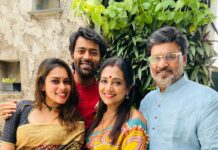 Keerthi shanthanu Instagram - உங்களுக்கும் உங்கள் குடும்பத்தினருக்கும் , இனிய தீபாவளி நல் வாழ்த்துக்கள் 🪔🎉 #happydiwali #diwali #familydiwali #instagram #instagood #insta #instadaily #instamood #instadiwali #diwalioutfit #ootd #diwalicelebration #diwalifamilyphoto