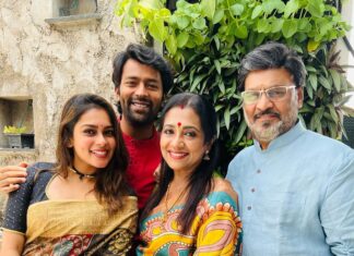 Keerthi shanthanu Instagram - உங்களுக்கும் உங்கள் குடும்பத்தினருக்கும் , இனிய தீபாவளி நல் வாழ்த்துக்கள் 🪔🎉 #happydiwali #diwali #familydiwali #instagram #instagood #insta #instadaily #instamood #instadiwali #diwalioutfit #ootd #diwalicelebration #diwalifamilyphoto
