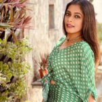 Keerthi shanthanu Instagram – 🌿

Outfit : @shilpavummiti 🍃