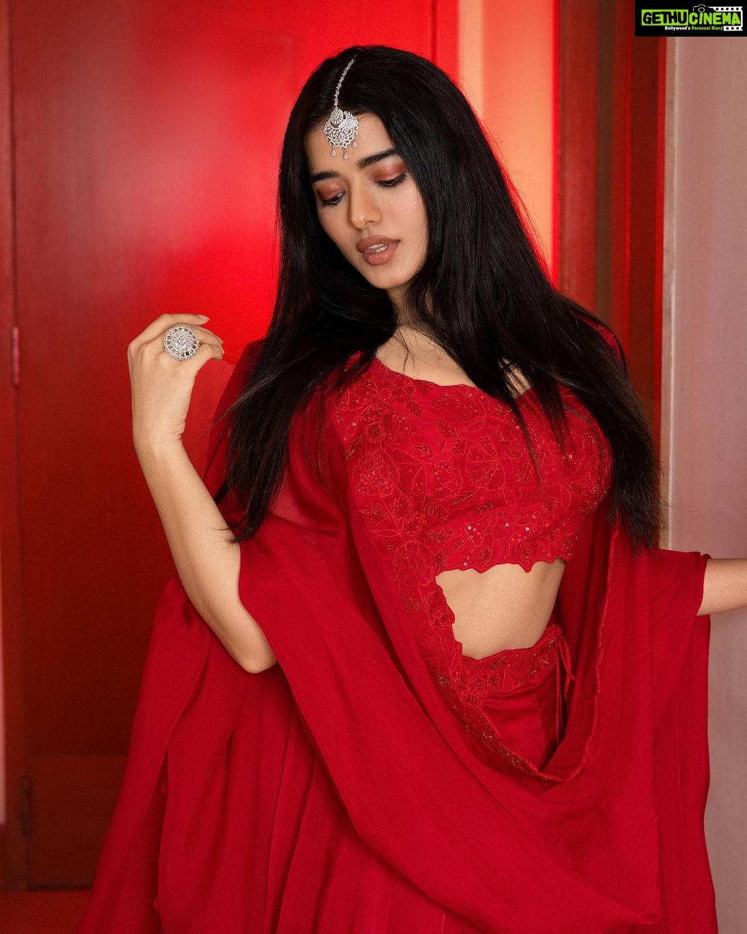 Ketika Sharma Instagram - RED ♥️ Outfit - @sravanirao.in Stylist - @sandhya__sabbavarapu Styling team - @sirichandana_medi @rashmi_angara @thumu_bhavana Jewellery - @petalsbyswathi Photography - @pranav.foto MUA - @makeuphairbyrahul #deep #gorgeous #red #styled #indian #regal #love #and #light