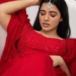 Ketika Sharma Instagram - 🦦 @pranav.foto ✨ Outfit - @sravanirao.in Stylist - @sandhya__sabbavarapu Styling team - @sirichandana_medi @rashmi_angara @thumu_bhavana Jewellery - @petalsbyswathi Photography - @pranav.foto MUA - @makeuphairbyrahul #quintessential #tub #portrait #red #obsession #lehenga #loveandlight