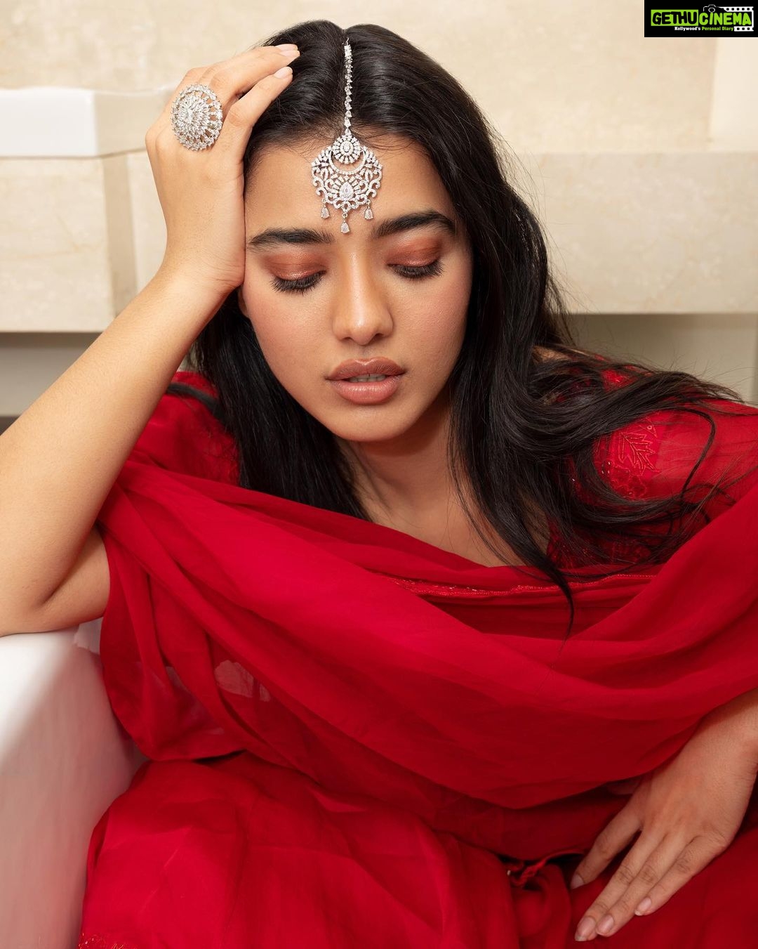 Ketika Sharma Instagram - 🦦 @pranav.foto ✨ Outfit - @sravanirao.in Stylist - @sandhya__sabbavarapu Styling team - @sirichandana_medi @rashmi_angara @thumu_bhavana Jewellery - @petalsbyswathi Photography - @pranav.foto MUA - @makeuphairbyrahul #quintessential #tub #portrait #red #obsession #lehenga #loveandlight