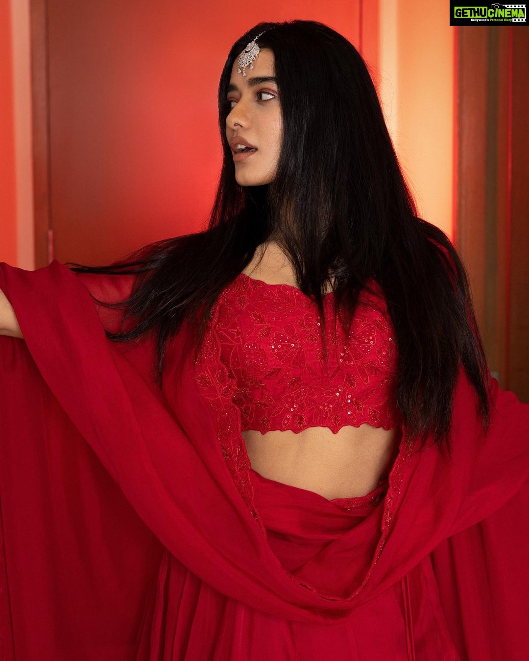 Ketika Sharma Instagram - RED ♥️ Outfit - @sravanirao.in Stylist - @sandhya__sabbavarapu Styling team - @sirichandana_medi @rashmi_angara @thumu_bhavana Jewellery - @petalsbyswathi Photography - @pranav.foto MUA - @makeuphairbyrahul #deep #gorgeous #red #styled #indian #regal #love #and #light