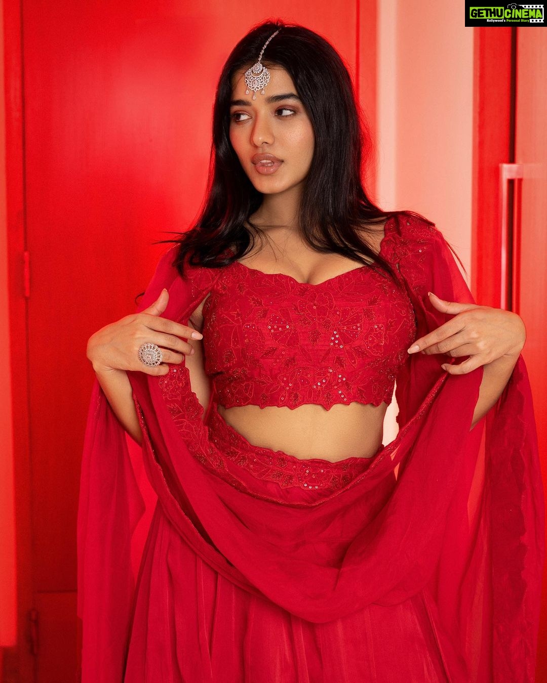 Ketika Sharma Instagram - RED ♥️ Outfit - @sravanirao.in Stylist - @sandhya__sabbavarapu Styling team - @sirichandana_medi @rashmi_angara @thumu_bhavana Jewellery - @petalsbyswathi Photography - @pranav.foto MUA - @makeuphairbyrahul #deep #gorgeous #red #styled #indian #regal #love #and #light
