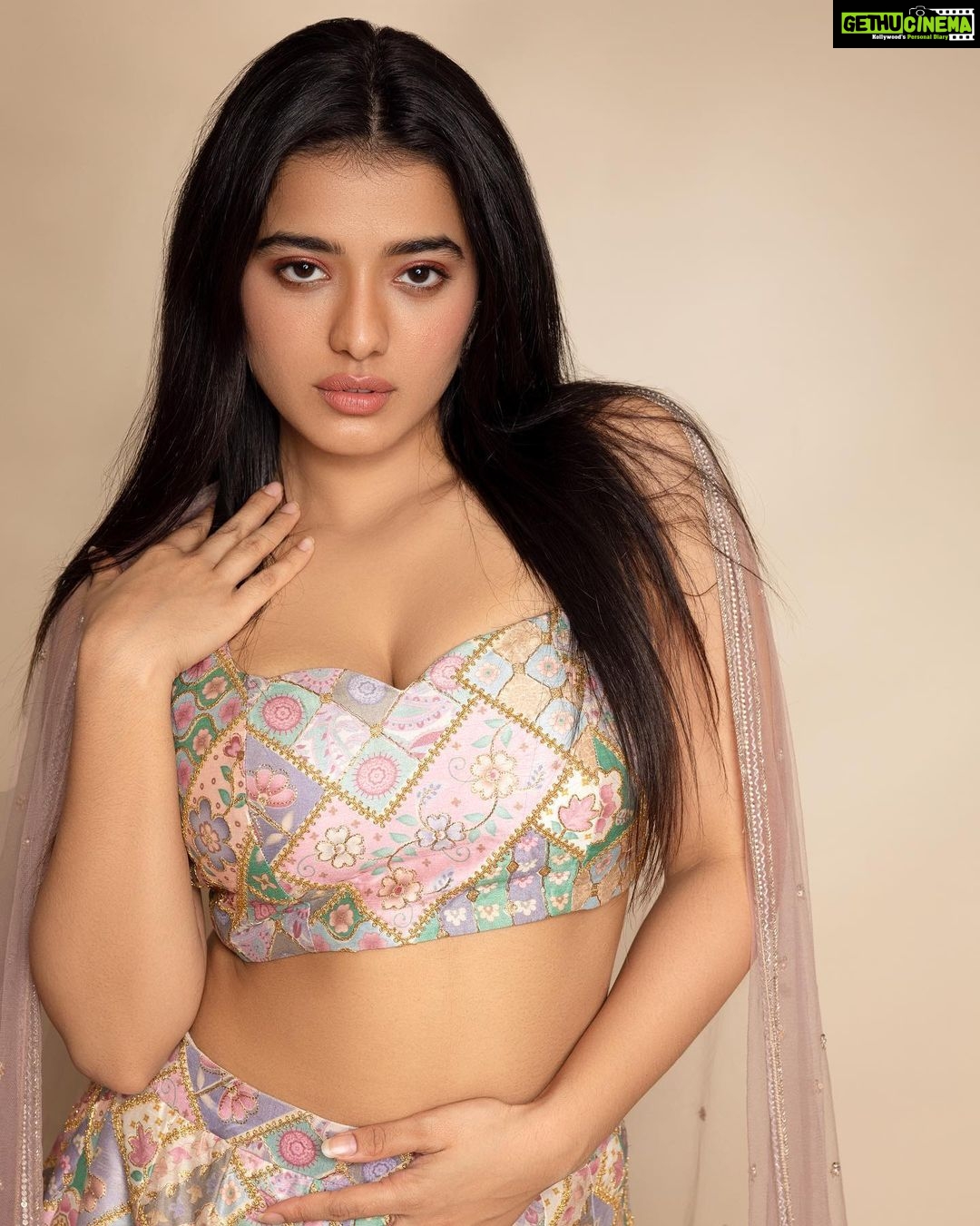 Ketika Sharma Instagram - Hello sweet November π Outfit - @sanjanareddy.designs Stylist - @sandhya__sabbavarapu Styling team - @sirichandana_medi @rashmi_angara @thumu_bhavana Jewellery - @thetrinkaholic Photography - @pranav.foto MUA - @makeuphairbyrahul #tb #pink #lehenga #loveandlight #hello #november