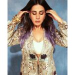 Kirti Kulhari Instagram - #happydiwali 💜 #fourmoreshotsplease #promotion #streaming @amazonprime The team : Suit - @payalsinghal Jewelry -bracelets @shopeurumme Earrings - @shriparamanijewels Shoes - @louboutinworld Makeup - @melwanishweta Hair - @swapnil_makeupnhair Styling - @who_wore_what_when Photography - @sagarmohite96