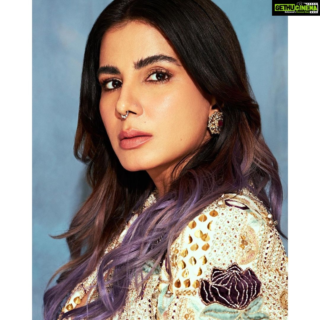 Kirti Kulhari Instagram - #happydiwali 💜 #fourmoreshotsplease #promotion #streaming @amazonprime The team : Suit - @payalsinghal Jewelry -bracelets @shopeurumme Earrings - @shriparamanijewels Shoes - @louboutinworld Makeup - @melwanishweta Hair - @swapnil_makeupnhair Styling - @who_wore_what_when Photography - @sagarmohite96