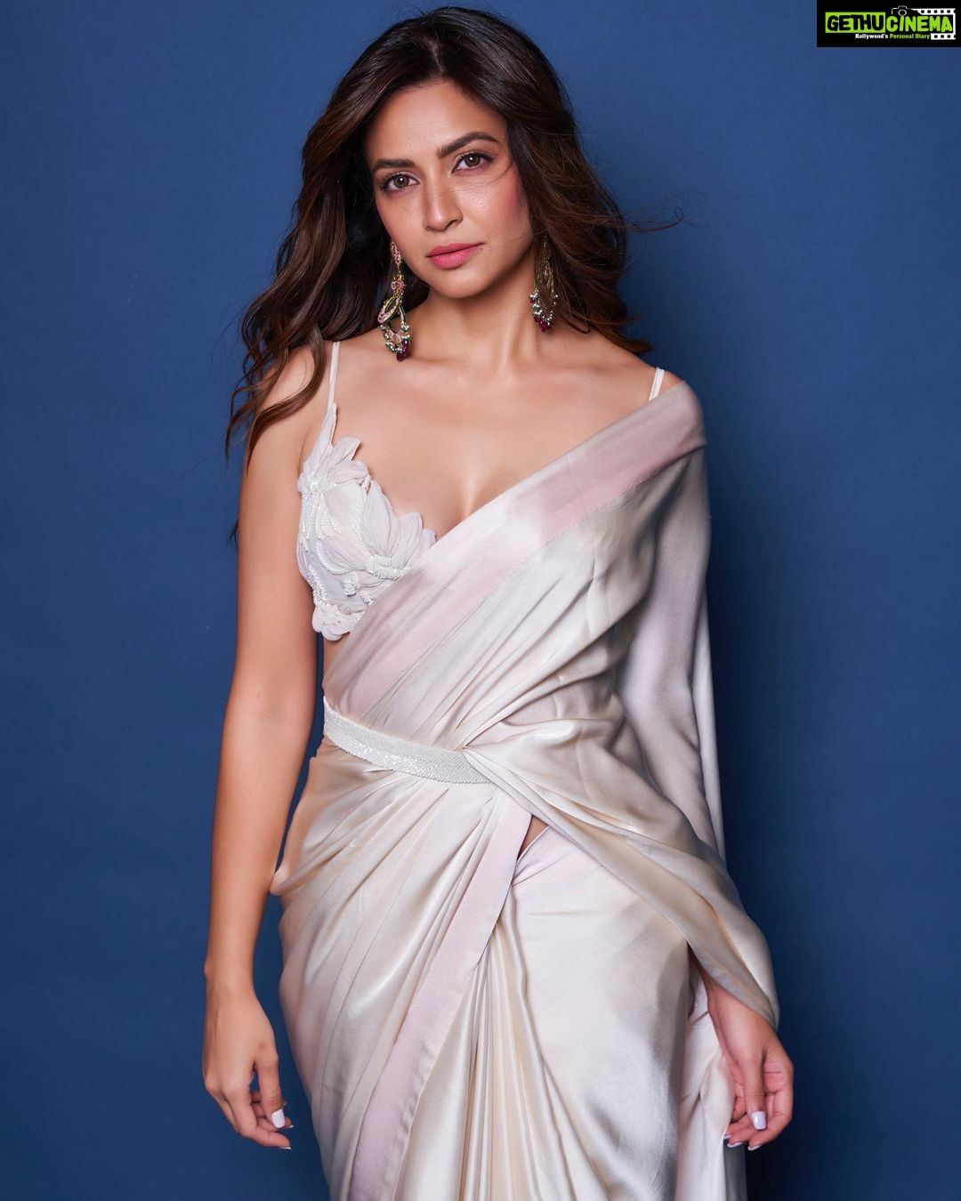 Kriti Kharbanda Instagram - #throwbackthursday 🤍 . . . #sareenotsorry