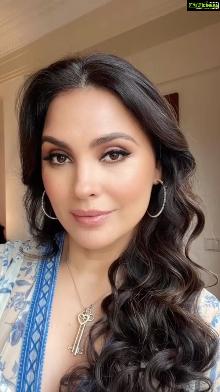 Lara Dutta Instagram - Just another working Wednesday! Let’s start some important conversations with @abbottglobal . @collectiveartistsnetwork @shraddhamishra8