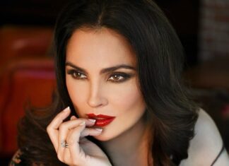 Lara Dutta Instagram - 💋💋 📸: @tinadehal MUA: @urbanchokra Hair: @clarabellesaldanha