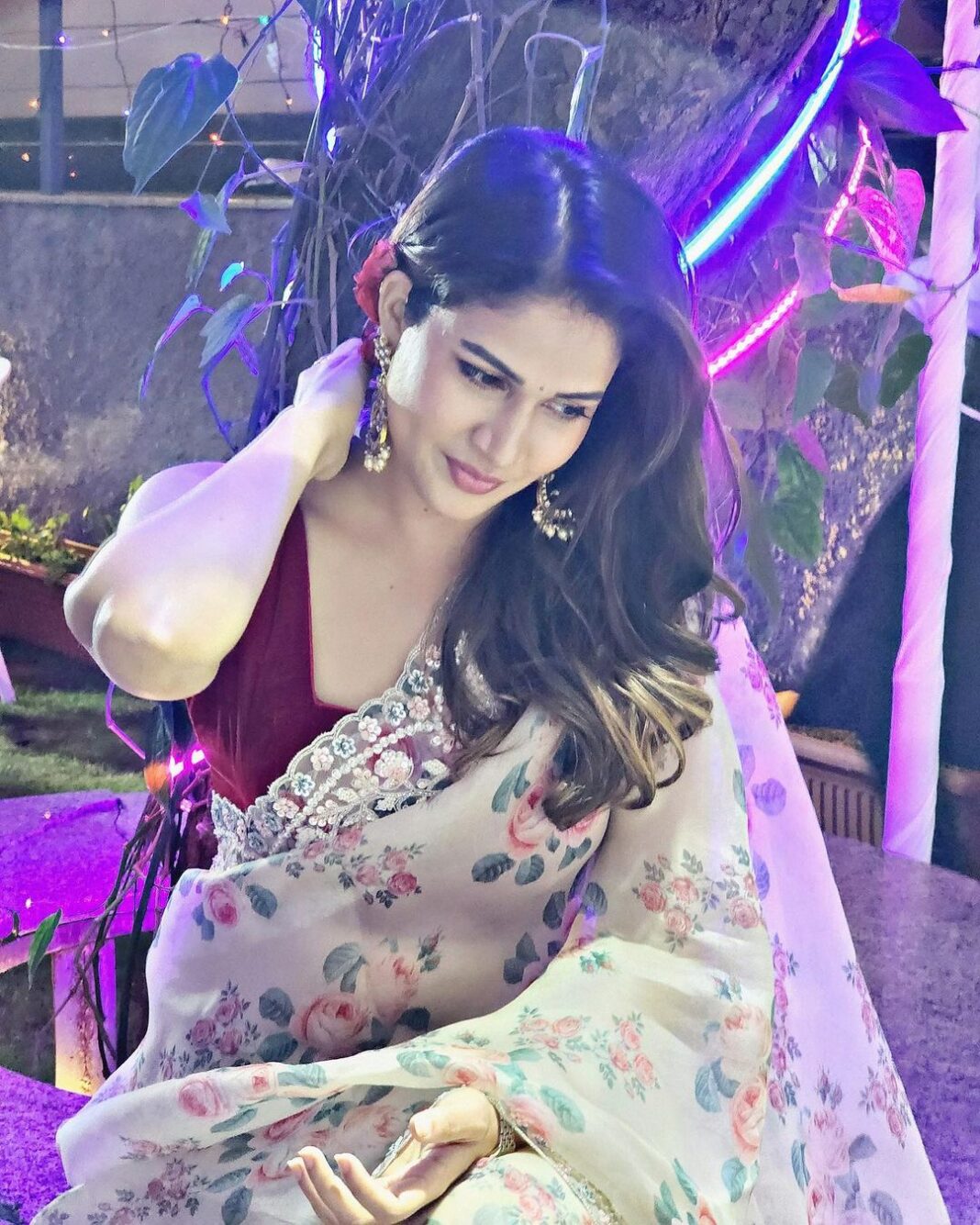 Lavanya Tripathi Instagram - Happiness is in the Air, It’s Diwali everywhere, Let’s Show Some Love and Care, And Wish Everyone out there…Happy Diwali!!! 🪔🫶🏻🔥 . . . . Thank you @aparnaareddy for this beautiful saari♥️