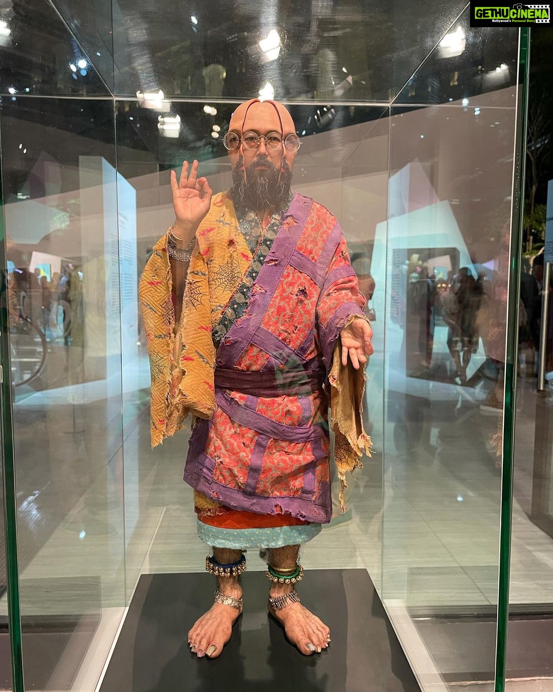 Lisa Ray Instagram - Welcome to Dubai @galerieperrotin This city is lit🔥 @takashipom was mobbed by adoring fans. And the soaring atrium @icdbrookfieldplace became the backdrop for @jasonboydkinsella modular character portraits and sculptures Thanks @admiddleeast @icdbrookfieldplace for hosting a pulsing art evening Always thankful for @priyasranjan (And @volteartprojects)