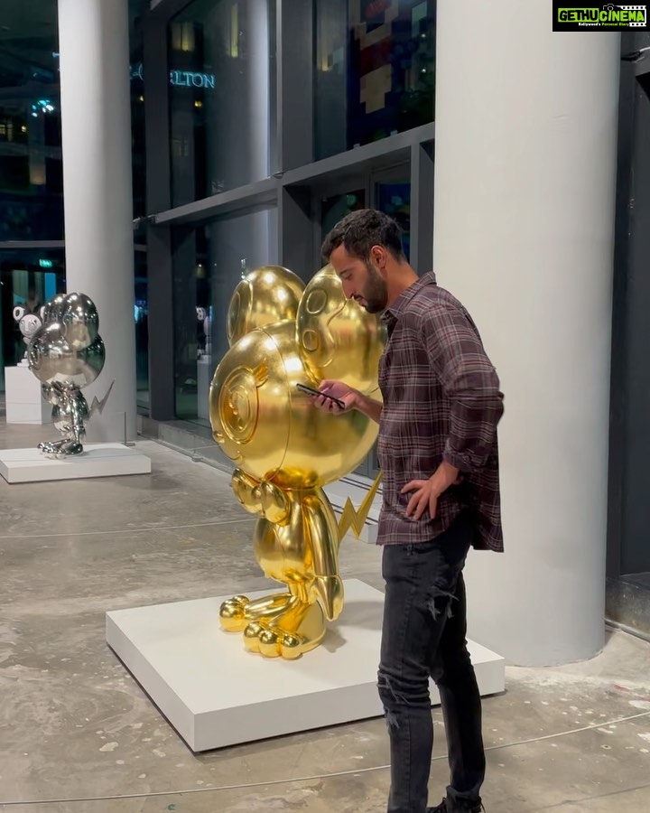 Lisa Ray Instagram - Welcome to Dubai @galerieperrotin This city is lit🔥 @takashipom was mobbed by adoring fans. And the soaring atrium @icdbrookfieldplace became the backdrop for @jasonboydkinsella modular character portraits and sculptures Thanks @admiddleeast @icdbrookfieldplace for hosting a pulsing art evening Always thankful for @priyasranjan (And @volteartprojects)