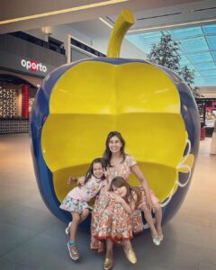 Lisa Ray Instagram - Apples of my eye.