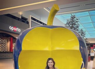 Lisa Ray Instagram - Apples of my eye.