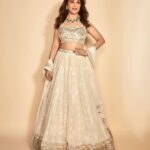 Madhuri Dixit Instagram – Mujhe palkon ki chhaanw mein rehene do🤍

#wednesday #wednesdayvibes #jhalakdikhlajaa10 #photoshoot #shootdiaries