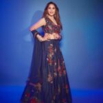 Madhuri Dixit Instagram – Ek Jhalak 💜 

#jhalakdikhlajaa10 #photooftheday #photoshoot #shootdiaries #tuesday #tuesdayvibes