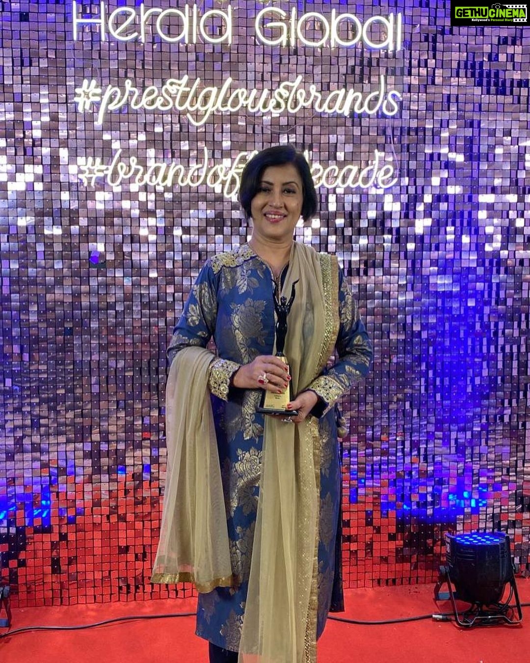 Madhushree Instagram - It’s an honour to got this prestigious award ‘Herald Global No One “ at ITC Grand Maratha Mumbai. #medhapatkar #saimiksen #anupjlotaji #rajeshkattar #anandrajanad #navneetparihar #rajeshwarisachdev #tanviazmi lots of business , entertain , sports fraternity..