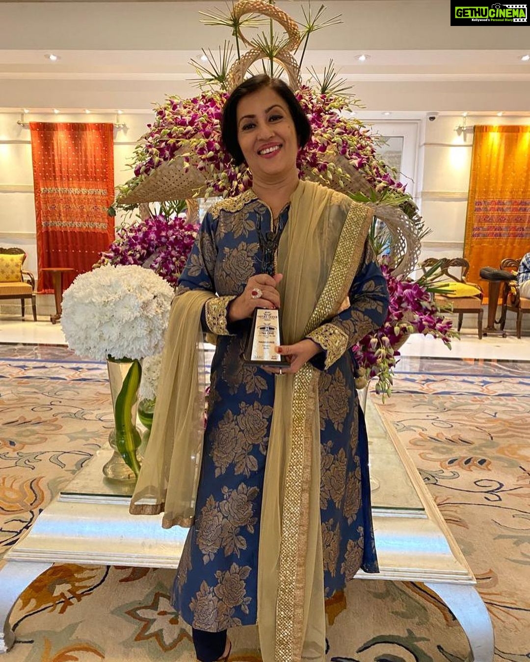 Madhushree Instagram - It’s an honour to got this prestigious award ‘Herald Global No One “ at ITC Grand Maratha Mumbai. #medhapatkar #saimiksen #anupjlotaji #rajeshkattar #anandrajanad #navneetparihar #rajeshwarisachdev #tanviazmi lots of business , entertain , sports fraternity..